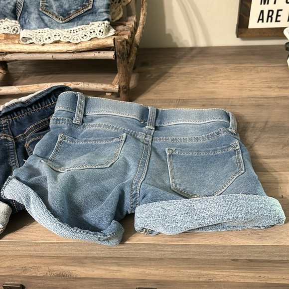 EUC! 4 PAIR GIRL'S SIZE 4 DENIM SHORTS - Picture 9 of 16